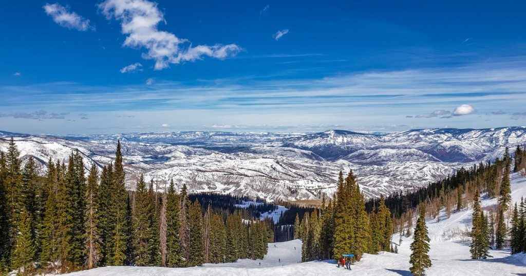 Holiday-Vacations-in-Colorado